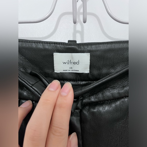 Aritzia Wilfred Carrot Pants - size 00 - Black - Picture 4 of 4